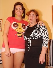 mature Sandie gets hot with babe Jennifer