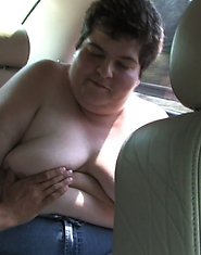 This big mature woman gets kinky in a car